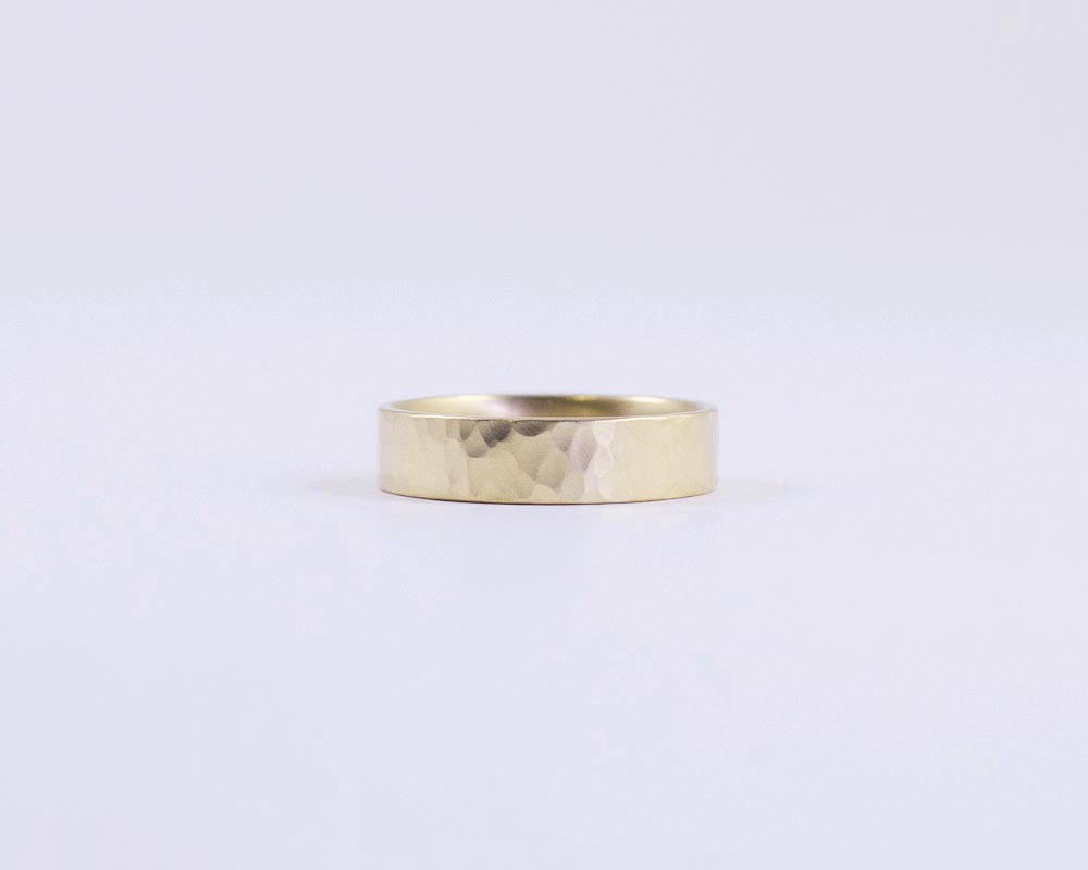 Hammered Ring in Yellow Gold - Medium