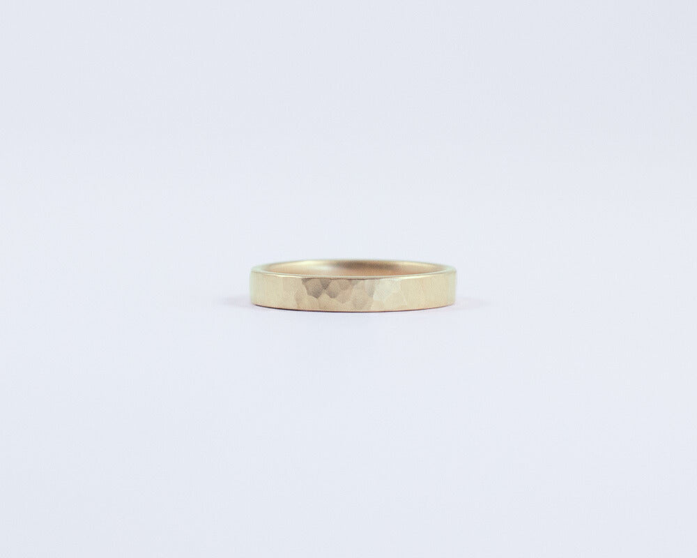 Hammered Ring in Yellow Gold - Narrow