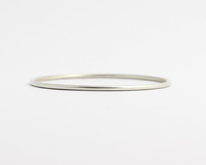 Round White Gold/Silver Bangle, [product_type} - Ash Hilton Jewellery