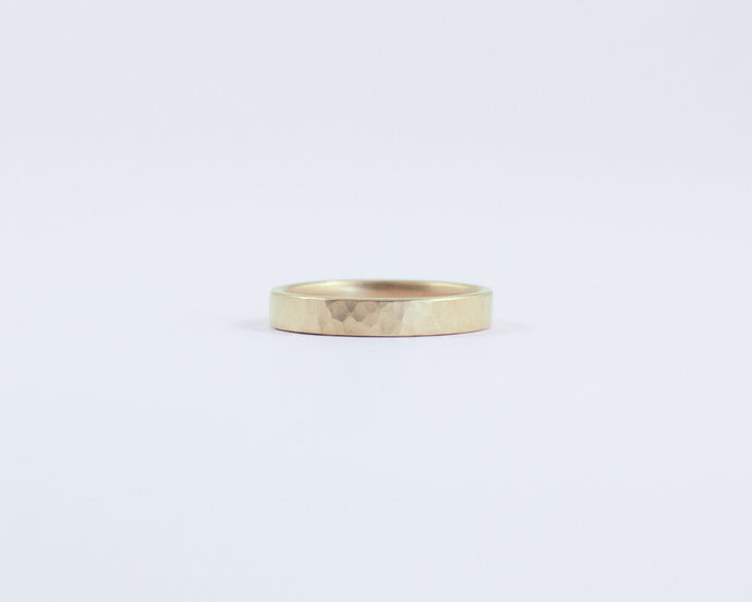 Hammered Ring in Yellow Gold - Narrow