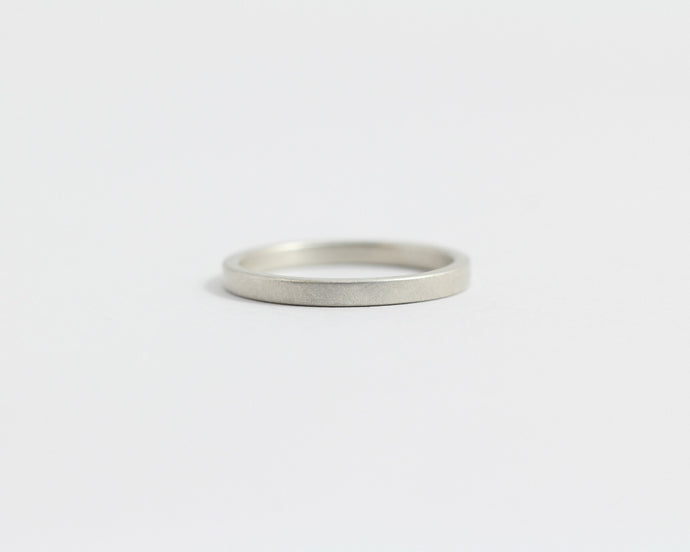 Ethical White Beach Gold Band - Narrow, [product_type} - Ash Hilton Jewellery